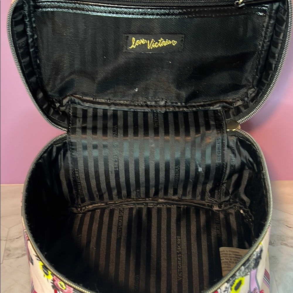 Victoria's Secret Pink Cosmetic Bag Floral Design - Picture 6 of 7